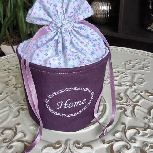 Panier pochon brodé