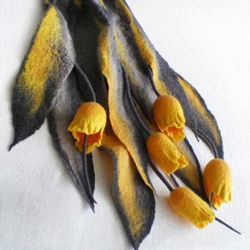 Châle tulipes jaunes en laine feutrée et soie