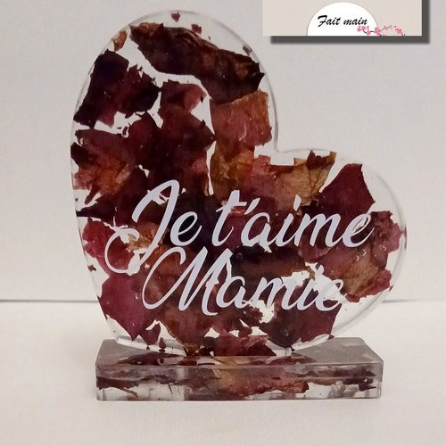 Coeur en résine époxy, pétales de roses rouge séchées,pour dire " je t'aime mamie"