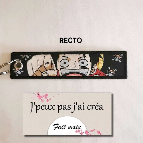 Porte clés one piece en tissus brodé