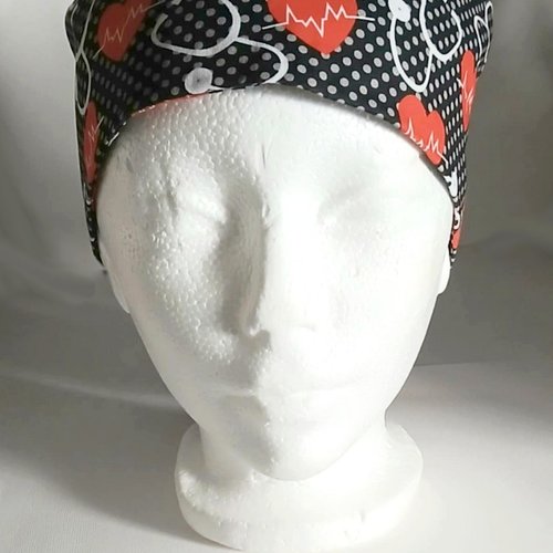 Calot de bloc opératoire cheveux longs motif coeur, stéthoscope