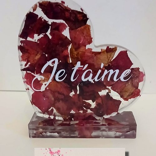 Coeur en résine époxy, pétales de roses rouge séchées,pour dire " je t'aime"