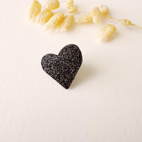 Broche coeur noire, modèle cœur paillette