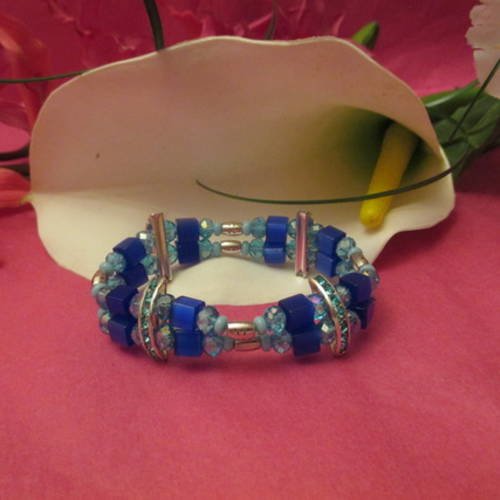 Bracelet cubes oeils de chat bleu, perles en verre bleu transparent