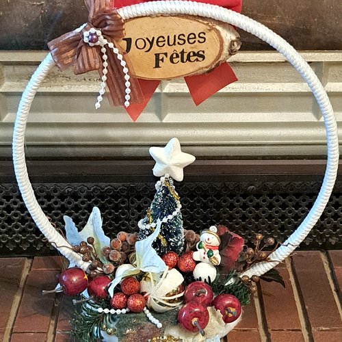 Centre de table pour noël en bambou et éléments de noël