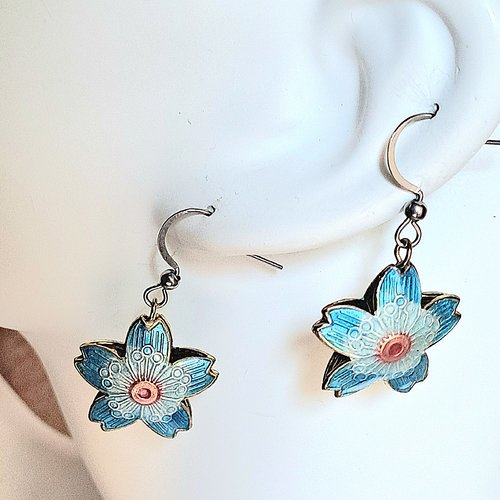 Boucles d'oreilles perle chinoise cloisonnée forme fleur bleue