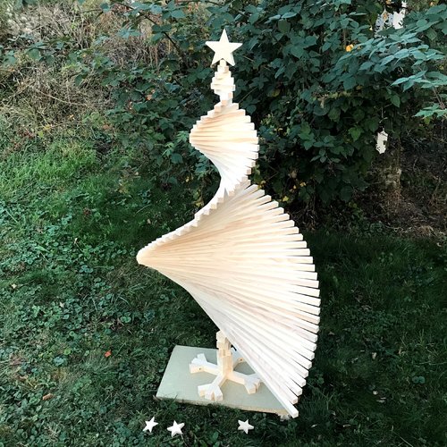 Sapin de noël en bois naturel pied étoile, haut étoile. hauteur, 1250 mm (49 7⁄32in). largeur, 900 mm (35 7⁄16in). 45 lattes