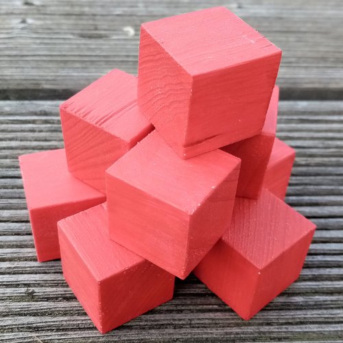 Cubes en bois rouge, épicéa 22 mm x 22 mm x 22 mm. poncé très fin à la main. angles adoucis. le lot de 10