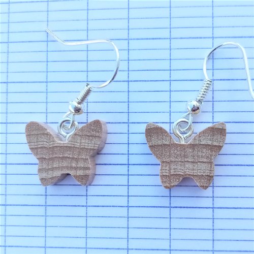 Boucles d'oreilles papillon en bois de hêtre, poncé très fin, dimensions: 14x12x5 mm, boucles d'oreilles pendantes bois, découpé main