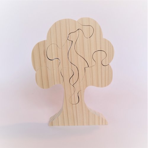 Puzzle en bois "arbre" en épicéa naturel découpé à la scie à chantourner. 6 pièces.