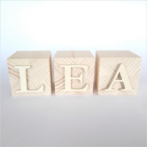 Cube avec lettres et chiffres en bois 66 mm, lettres et chiffres 45 mm style au choix, avec scotch double face pour fixer sur le cube