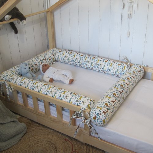 A vous de jouer ! fournissez vous même votre tissu et faites réaliser votre tour de lit cabane montessori
