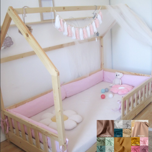 20-22 cm de hauteur. traversin + housse, coussin plat pour former un tour de lit en tissu cretonne de coton avec lanières d'attache.