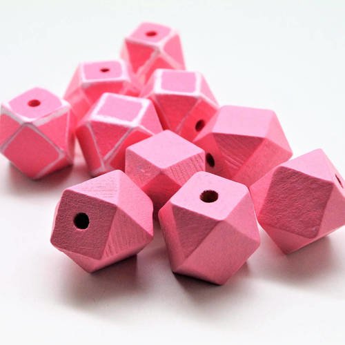 Kit de 10 perles polygones en bois naturel, peints rose et rose bordures blanches, 20 mm
