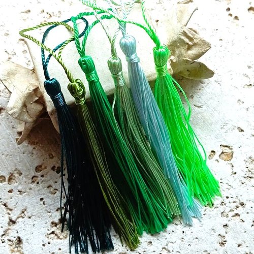 Pompons glands soie à franges vert 13 cm par 5