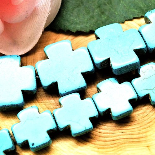 Perles croix howlite bleu turquoise 20 mm