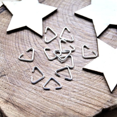 Anneaux ouverts forme triangle 8x6mm par lot de 50