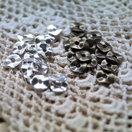 Perles chips en métal argenté ou bronze 6 mm par 10