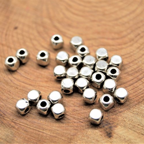 Perles 4*4 mm cubes argentés