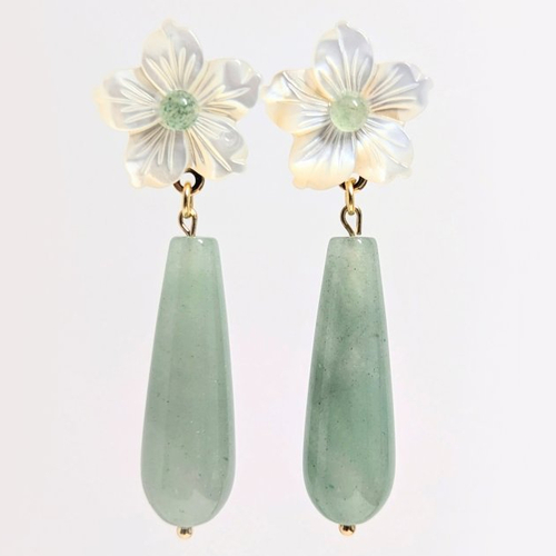 Boucles d'oreilles pendantes avec aventurine goutte et fleurs en nacre