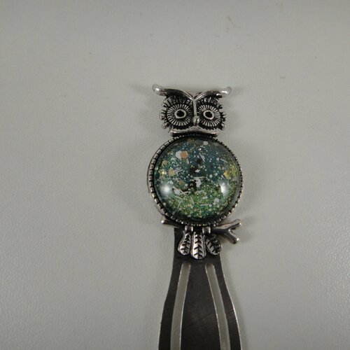 Marque-pages en métal couleur argent rehaussé d'une tête de hibou avec cabochon fait main de 20mm  donc unique