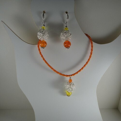 Parure collier avec pendentif, deux perles craquelées et une grande perle, métal argenté, ajourée filigranée 