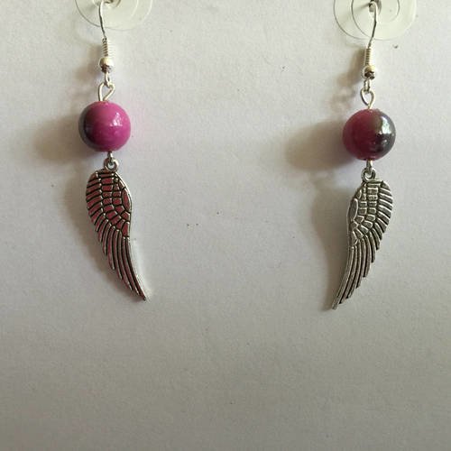 Boucles d'oreilles perles rose framboise grandes ailes d'ange supports argentés