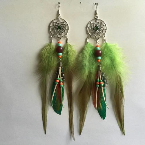 Boucles d'oreilles plumes vertes attrape-rêves supports argentés 19 cm