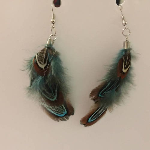 Boucles d'oreilles plumes tons bleu marron noir blanc supports argentés 9 cm