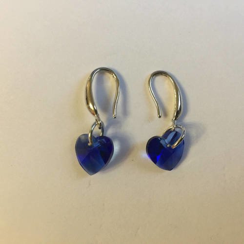 Boucles d'oreilles coeurs cristal bleu crochets argentés brillants
