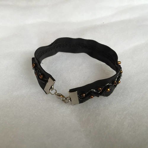 Bracelet simili cuir brodé noir 20 cm