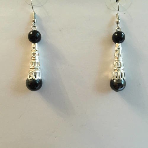 Boucles d'oreilles perles noires grandes calottes filigranées et supports argentés