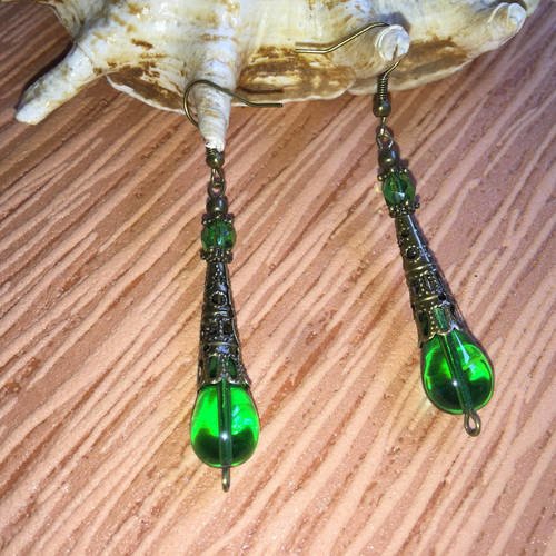 Boucles d'oreilles pendantes perles gouttes vertes brillantes et transparentes style smart