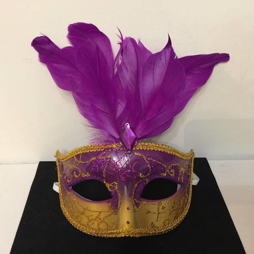 Masque venitien carnaval violet dore strass plumes