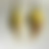 Boucles d'oreilles plumes jaunes et marron supports dorés 13 cm