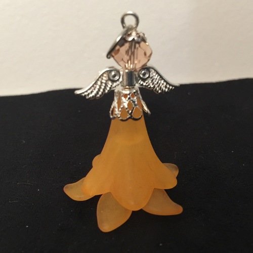 Pendentif ange orangé, pendentif breloque, angel pendant, pendentif bijou, bijou de sac, porte-clés,4 cm