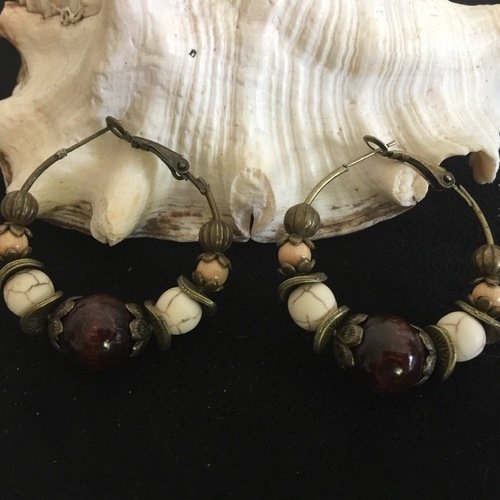 Boucles d'oreilles créoles perles marron blanc beige et bronze style éthnique bohème chic