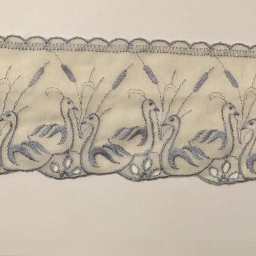 Dentelle de calais voile de coton beige rebrodé vintage cygne jonc de couleur bleu 9,5 cm