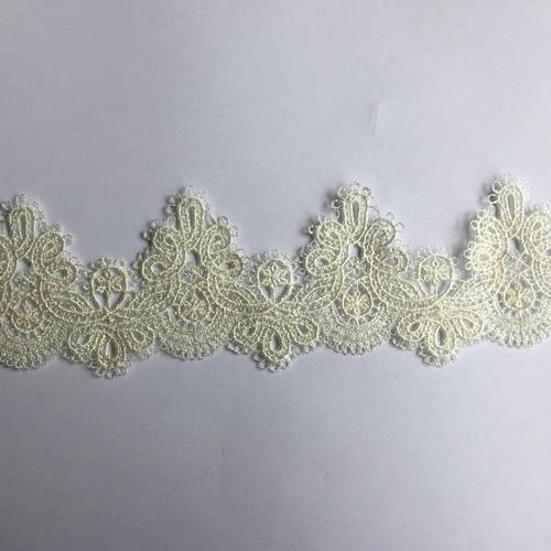 Coupon 83 cm superbe dentelle blanche applique ornement fleur fil de satin 6,5cm