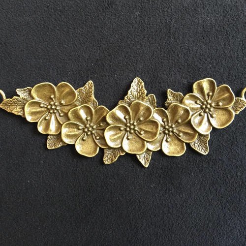 Connecteur pendentif filigrané motif floral métal bronze  11,2 x 4 cm
