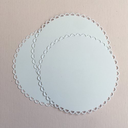 Lot de 3 grandes découpes blanches rondes, décoration dentelée, décoration album, 9,2 cm