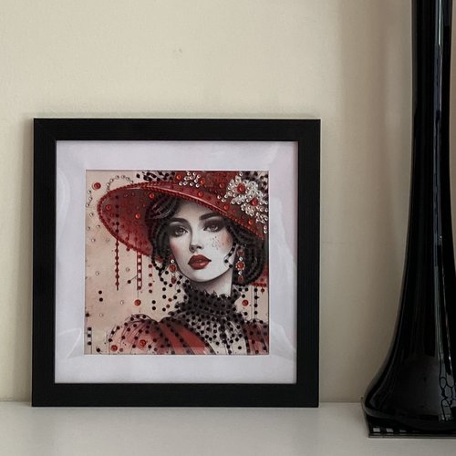 Tableau décoration murale, tableau diamants painting, femme au chapeau rouge, 20x20 cm