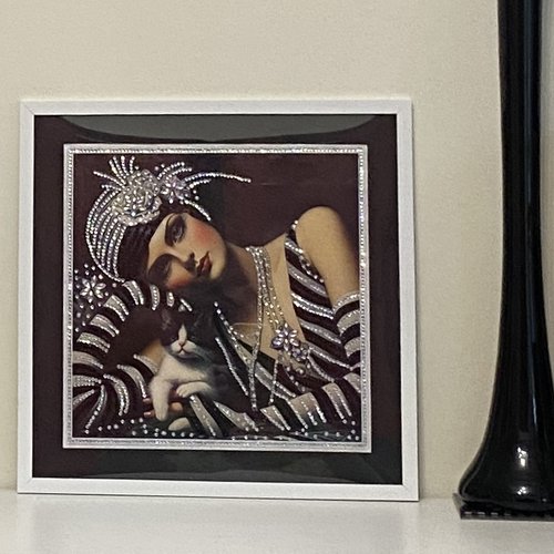 Tableau encadré diamond painting, femme élégante et son chat, 30x30 cm