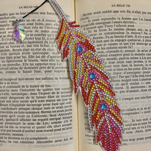 Marque-page plume bohème en diamond painting