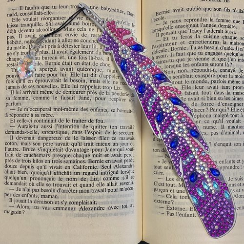 Marque-page plume bohème en diamond painting