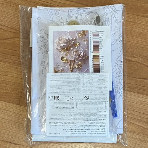 Kit toile à peindre par numéros "roses blanches et éclats dorés" - 40x50 cm