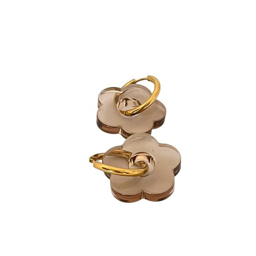 Boucles d’oreilles pampilles fleurs beige translucide en résine – créoles dorées – fabrication artisanale
