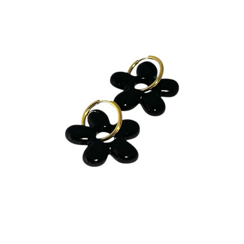 Boucles d’oreilles pampilles fleurs noires en résine – créoles dorées