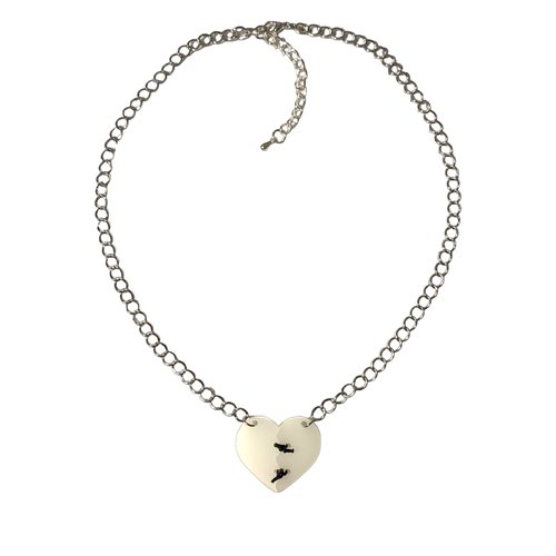 Collier cœur brisé phosphorescent – bijou halloween artisanal – chaîne argentée