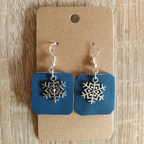 Boucles d'oreilles carré en cuir bleu avec bijoux flocons de neige